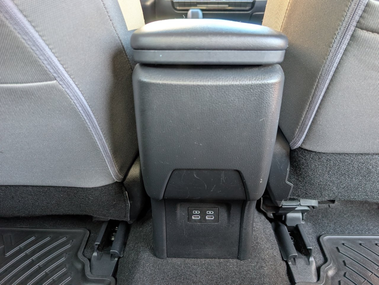 Used 2023 Toyota Prius LE FWD image 7