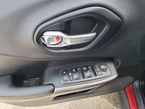 Certified 2019 Jeep Cherokee Latitude Plus image 15