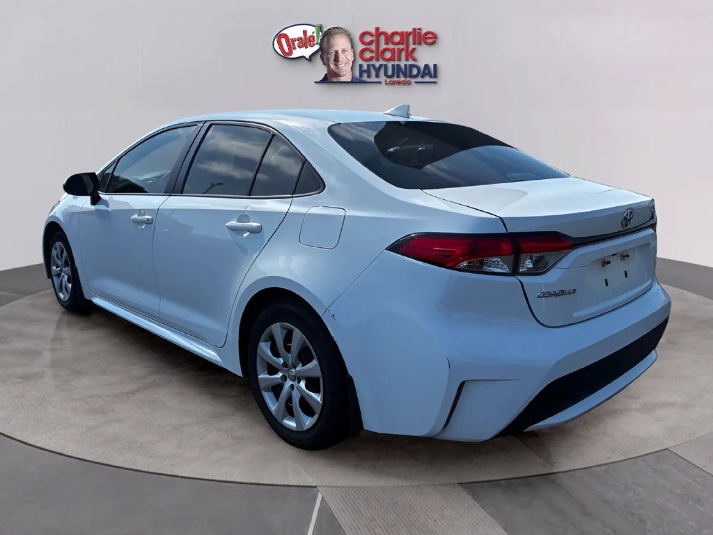 Used 2022 Toyota Corolla LE FWD image 3