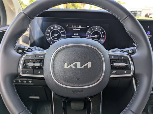 Certified 2023 Kia Carnival SX FWD image 25