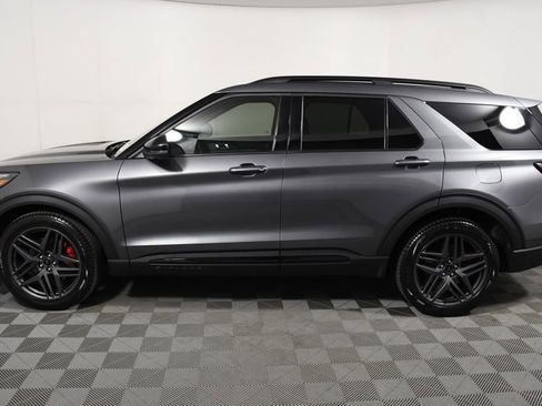 Used 2025 Ford Explorer ST AWD/4WD image 8