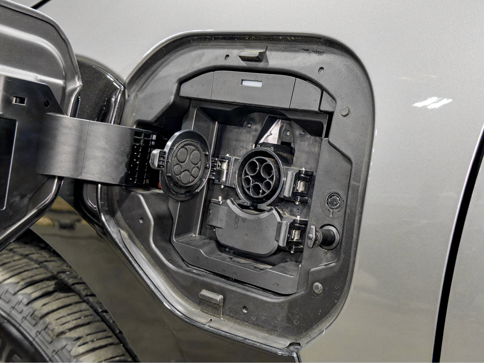 Used 2023 Toyota bZ4X AWD w/ Weather Package image 5