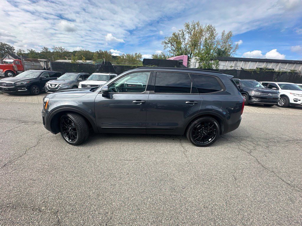 Used 2022 Kia Telluride SX w/ Nightfall Edition Package AWD/4WD image 3