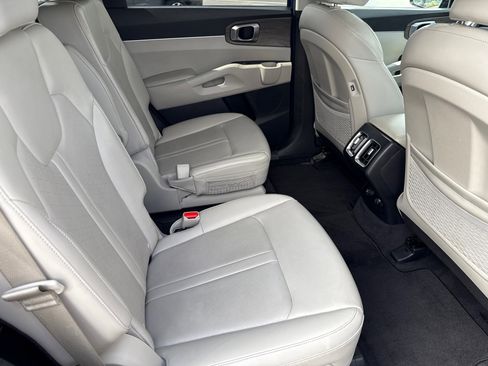 Used 2023 Kia Sorento EX w/ Panoramic Sunroof Package image 16