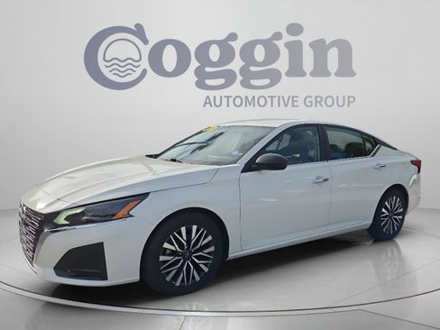 Used 2025 Nissan Altima 2.5 SV FWD image 1
