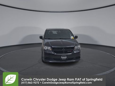 Used 2017 Dodge Grand Caravan SE FWD image 5