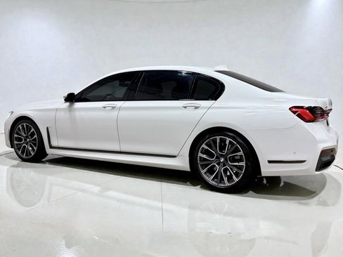 Used 2022 BMW 750i xDrive w/ Luxury Rear Seating Package image 4