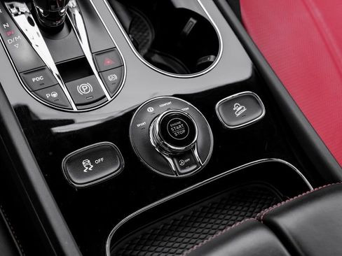 Used 2023 Bentley Bentayga image 19