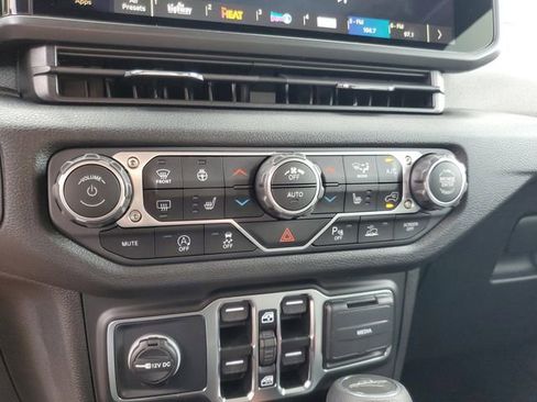 New 2025 Jeep Gladiator Sport image 27