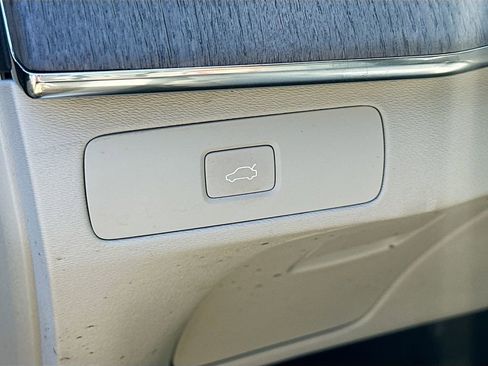 Used 2023 Volvo XC90 B6 Plus w/ Protection Package Premier image 10