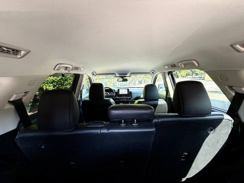 Used 2022 Nissan Pathfinder SL FWD image 28