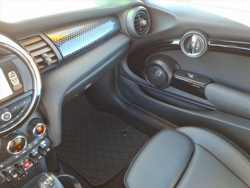 Used 2018 MINI Cooper S image 32