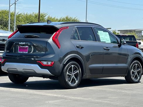 Used 2023 Kia Niro EX FWD image 4