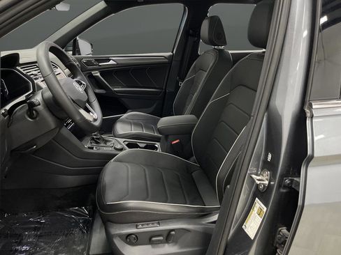 Used 2024 Volkswagen Tiguan SEL R-Line image 4