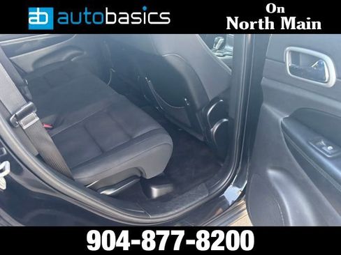 Used 2018 Jeep Grand Cherokee Laredo image 13