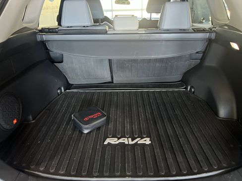 Used 2023 Toyota RAV4 XLE Premium image 17