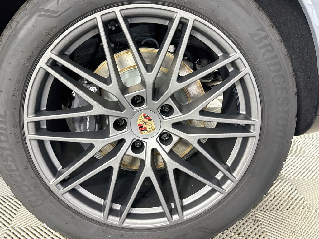 Certified 2026 Porsche Cayenne AWD/4WD image 32