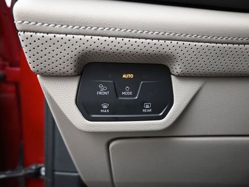 Used 2024 Volkswagen Atlas SE image 13