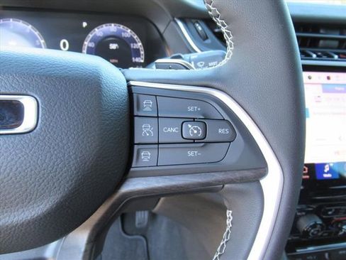 New 2025 Jeep Grand Cherokee L Limited w/ Luxury Tech Group II image 19