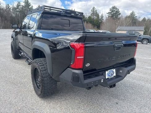 Used 2024 Toyota Tacoma TRD Sport w/ TRD Sport Upgrade Package AWD/4WD image 4