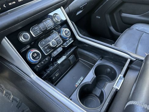 Used 2023 GMC Yukon XL Denali image 17