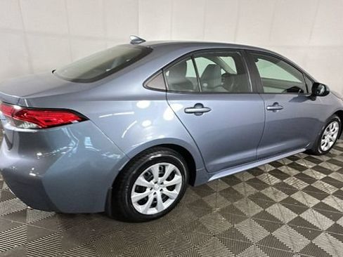 Used 2021 Toyota Corolla LE w/ Carpet Mat Package (TMS) FWD image 2