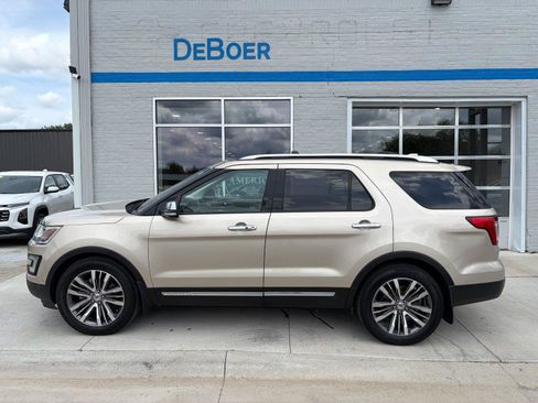 Used 2017 Ford Explorer Platinum AWD/4WD image 2