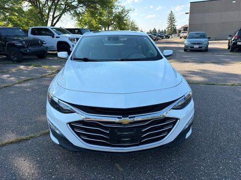 Used 2024 Chevrolet Malibu LT FWD image 2