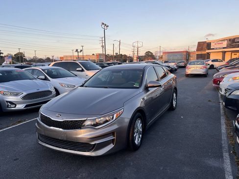 Used 2018 Kia Optima LX FWD image 7
