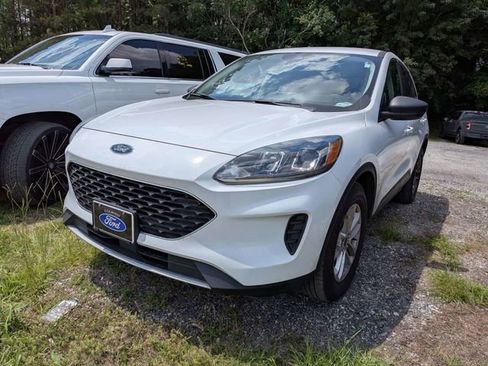 Certified 2022 Ford Escape SE w/ Cold Weather Package AWD/4WD image 3