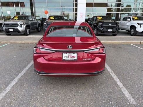 Used 2023 Lexus ES 300h w/ Premium Package image 2