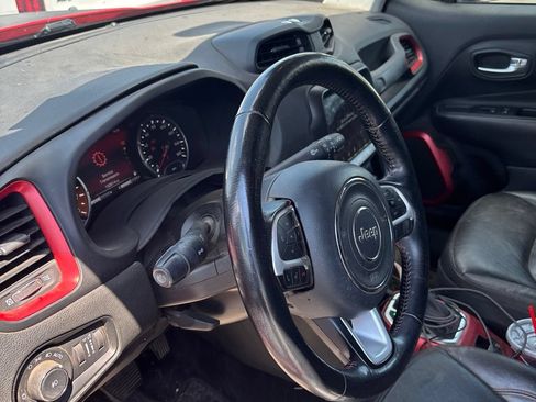 Used 2018 Jeep Renegade Trailhawk AWD/4WD image 3