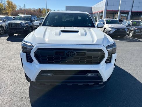 New 2025 Toyota Tacoma TRD Sport image 3