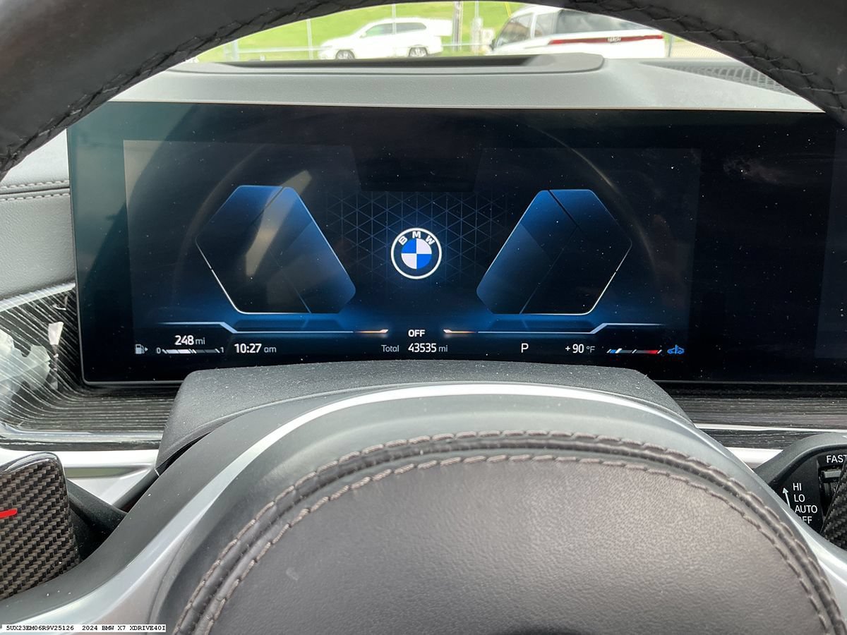 Used 2024 BMW X7 xDrive40i w/ M Sport Package AWD/4WD image 9
