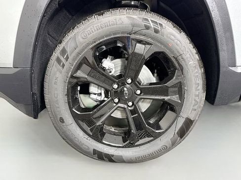 New 2026 Chevrolet Equinox LT w/ Convenience Package II FWD image 29