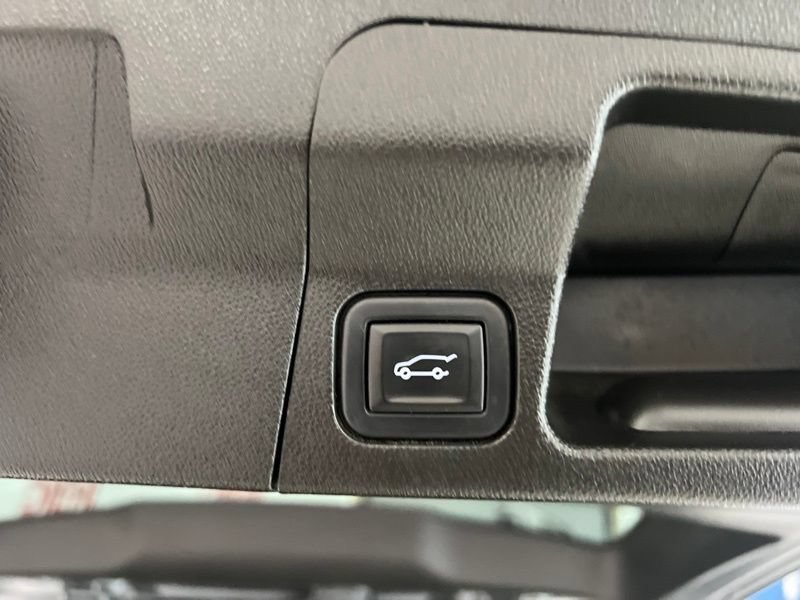 Used 2023 GMC Acadia SLT AWD/4WD image 9