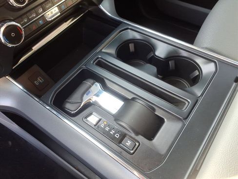 Used 2022 Ford F150 Lariat w/ Max Trailer Tow Package image 15