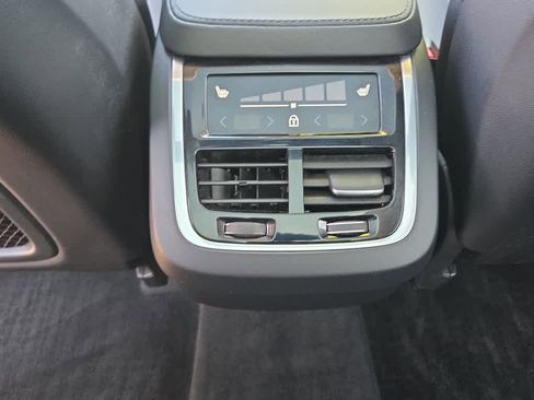 Used 2024 Volvo XC90 B5 Core w/ Protection Package Premier image 25