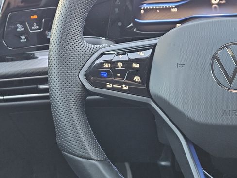 Used 2023 Volkswagen Golf 20th Anniversary Edition image 28