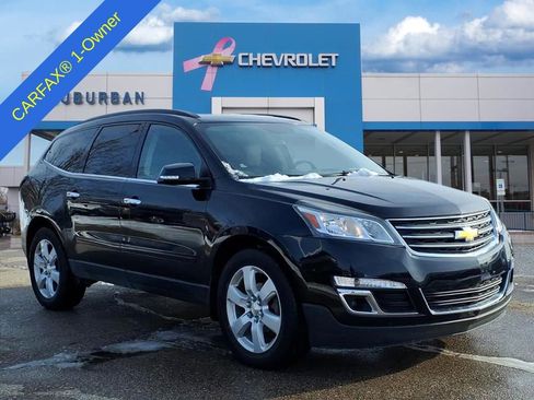 Used 2016 Chevrolet Traverse LT w/ Style and Technology Package image 3