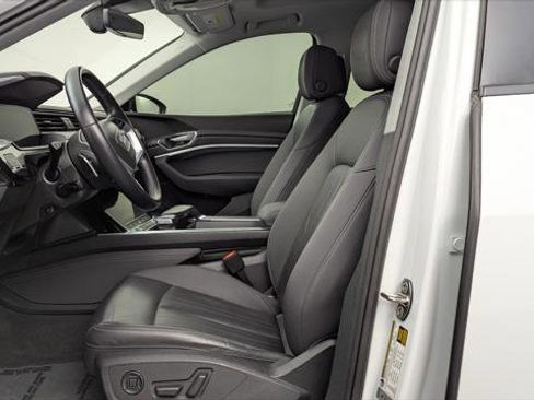Used 2021 Audi e-tron Premium w/ Convenience Plus Package image 13