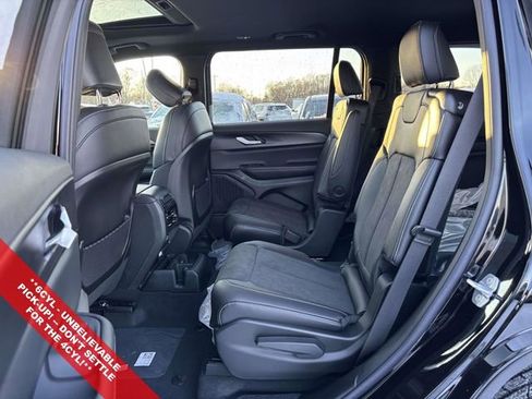 New 2025 Jeep Grand Cherokee L Altitude image 4