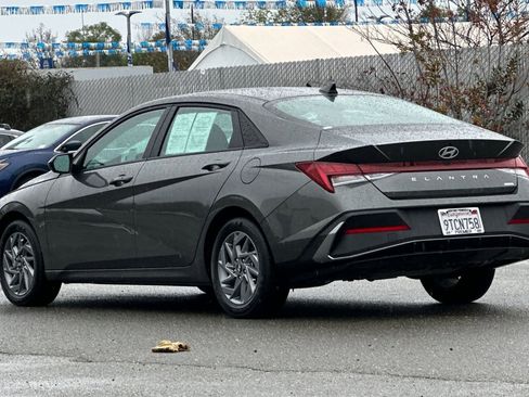 Used 2025 Hyundai Elantra Blue image 6