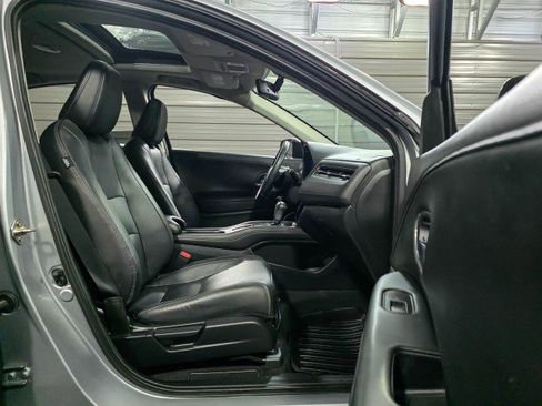 Used 2019 Honda HR-V Touring image 15