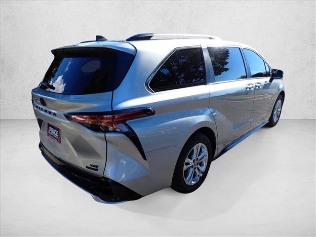 Used 2023 Toyota Sienna XSE AWD/4WD image 4