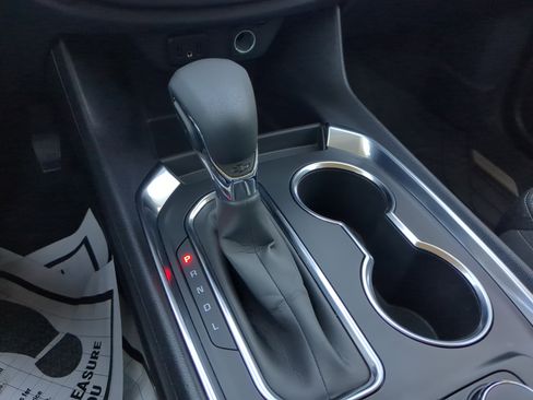 Used 2021 Chevrolet Traverse LT image 26