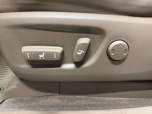 Used 2018 Lexus GX 460 Premium w/ Premium Package AWD/4WD image 17