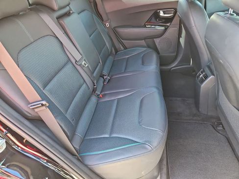 Used 2022 Kia Niro EX Premium image 23