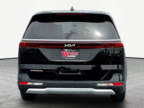 Used 2023 Kia Carnival EX FWD image 5
