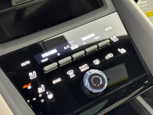 New 2026 Porsche Macan 4 Electric image 25